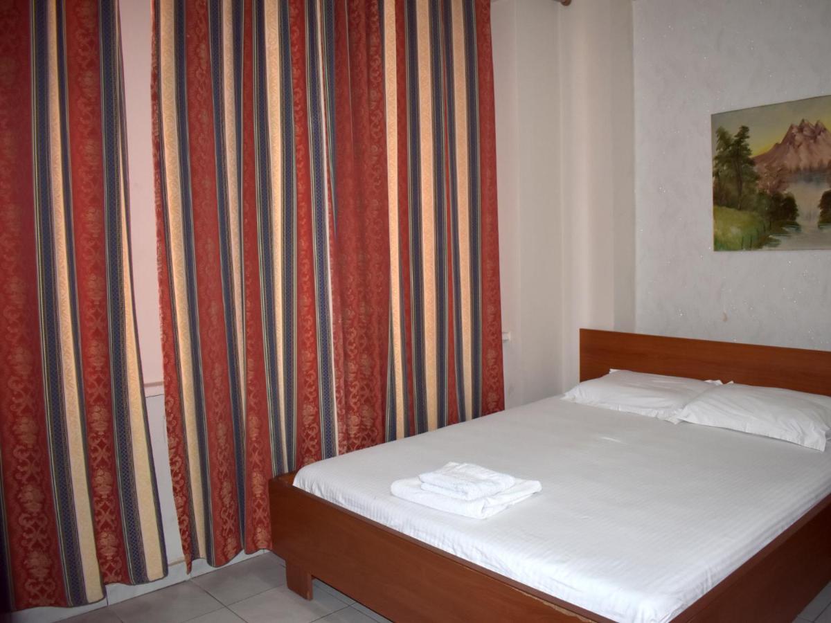 טיראנה Hotel Central מראה חיצוני תמונה
