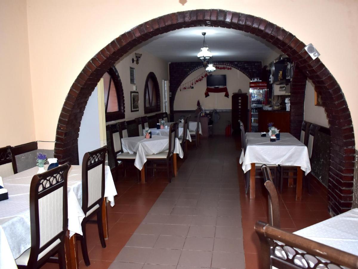 טיראנה Hotel Central מראה חיצוני תמונה